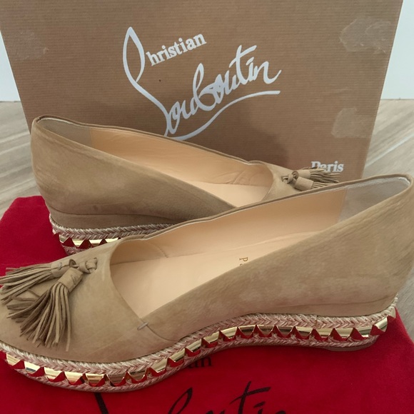 Christian Louboutin Shoes - HP🎉CHRISTIAN LOUBOUTIN CARMEL CA 70 ABRICOT